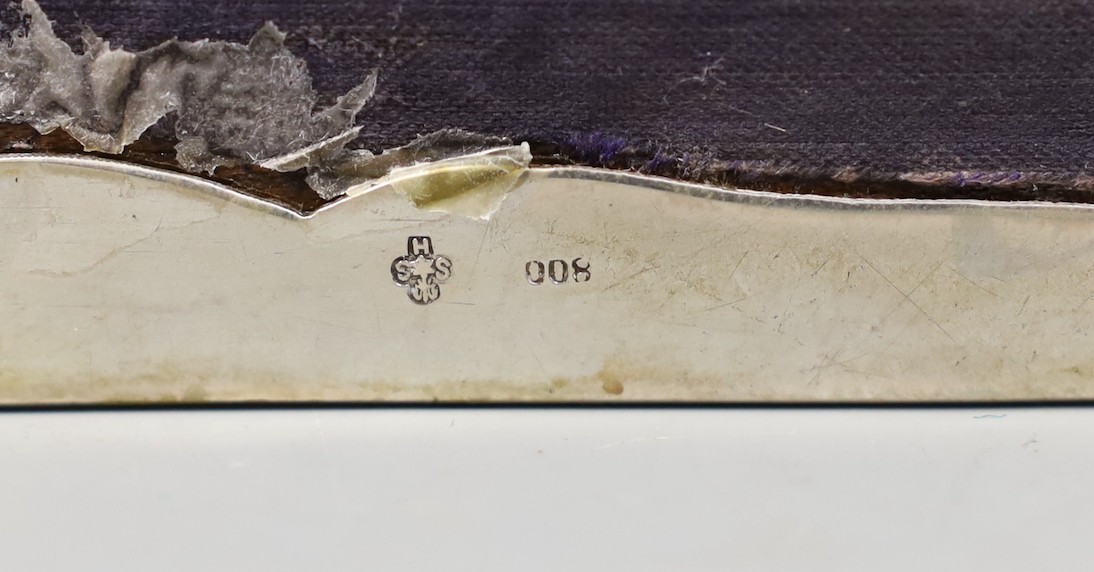 A continental 800 standard white metal mounted rectangular box, with hinged cover, 14.8cm, gross weight 356 grams.